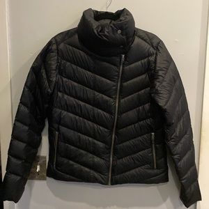 Patagonia Down Puffer jacket, Large. Zip front & snap funnel collar. Like NEW!
